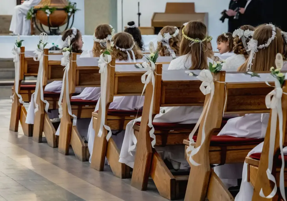 Ile trwa msza komunijna? Czas trwania, przebieg i praktyczne rady
