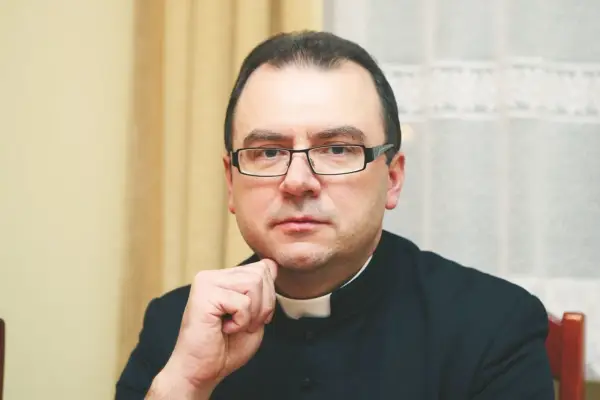 Czy przeklinanie uniemożliwia Komunię Świętą? Wyjaśniamy