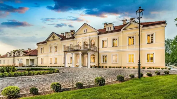 Sobienie Królewskie: Luksusowy Pałac, Golf & SPA pod Warszawą